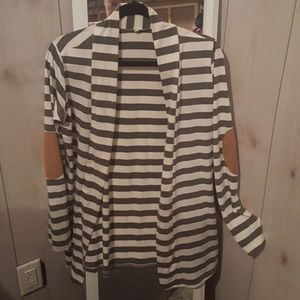 Grey and white stripped wrap